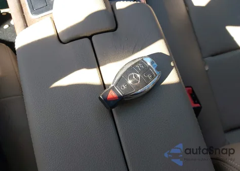 2013 Mercedes-Benz E 350 из США, поврежденный, VIN WDDHF5KB6DA676049